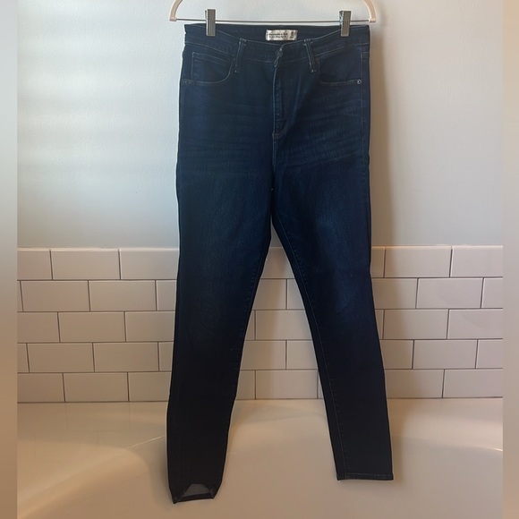 Abercrombie & Fitch women’s Super Skinny High Rise jean, dark denim, size 30/10 - Picture 2 of 7